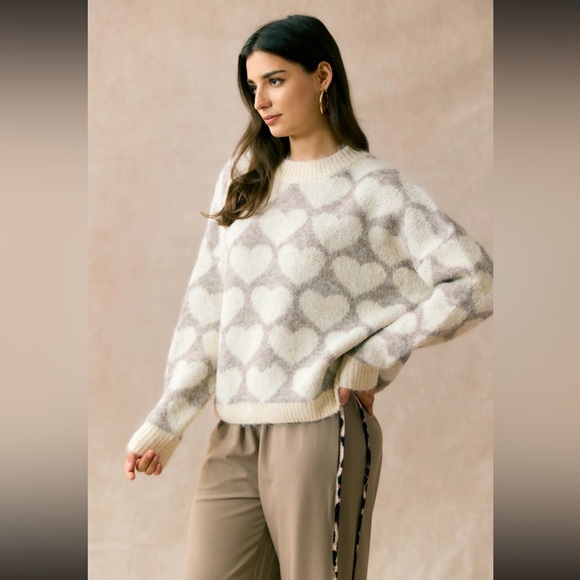 FABULOUS HEART OVERSIZED SWEATER FROM PARIS FRANCE - Picture 1 of 4